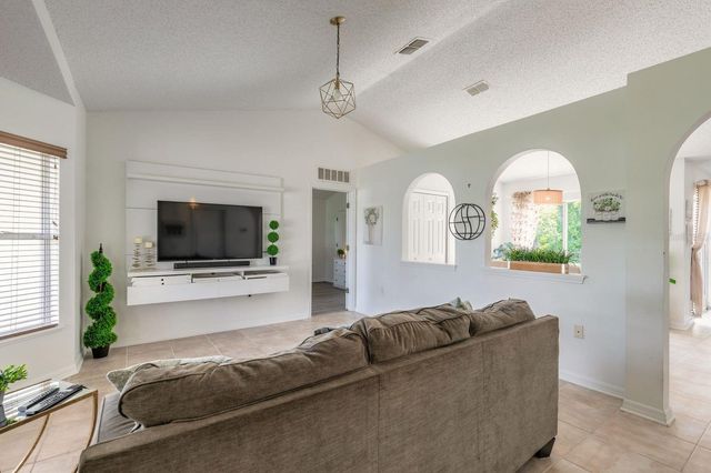 18 LEE DRIVE, Palm Coast, FL 32137