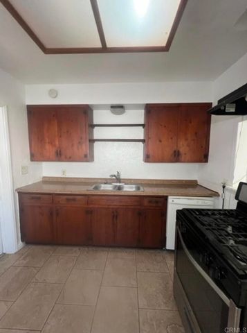 321 331 Roanoke Road, El Cajon, CA 92020