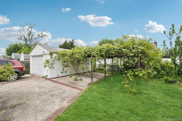 1043 Thomas Avenue, Baldwin, NY 11510