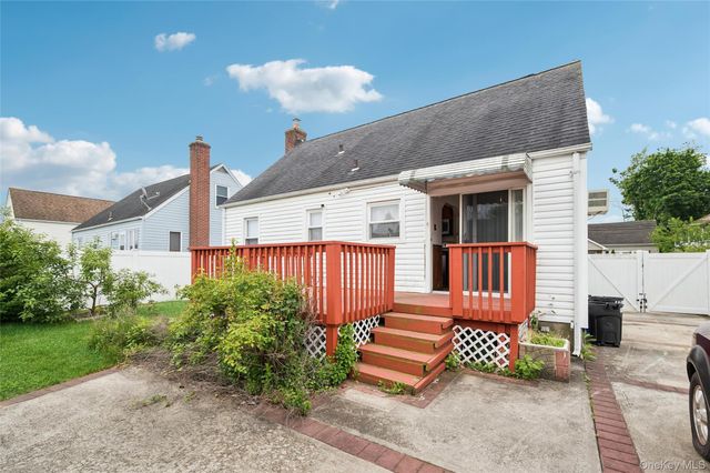 1043 Thomas Avenue, Baldwin, NY 11510