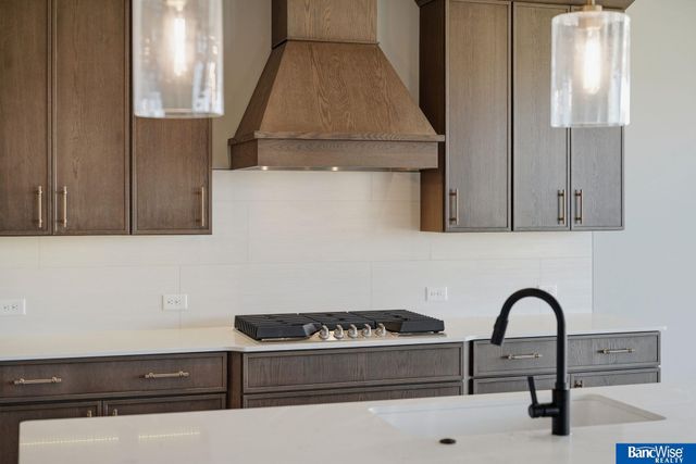 4300 Sundrop Court, Lincoln, NE 68516