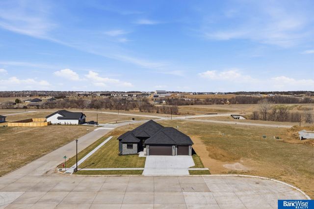4300 Sundrop Court, Lincoln, NE 68516