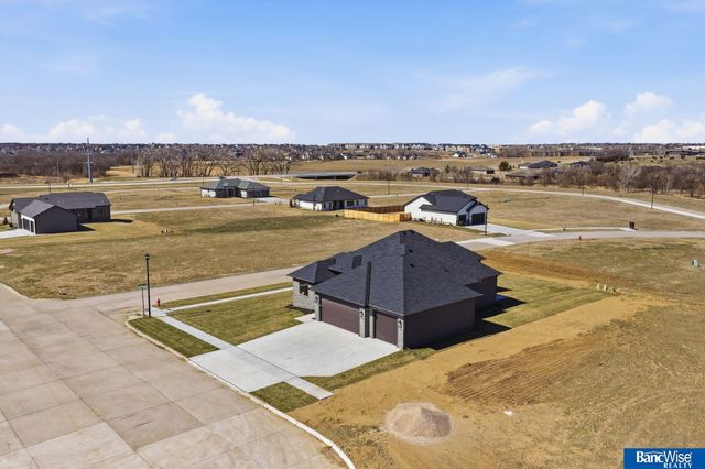 4300 Sundrop Court, Lincoln, NE 68516