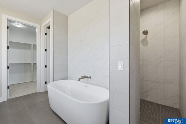 4300 Sundrop Court, Lincoln, NE 68516