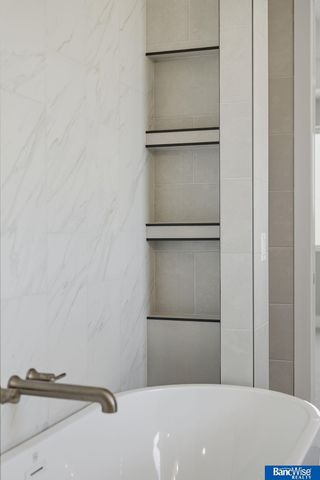 4300 Sundrop Court, Lincoln, NE 68516