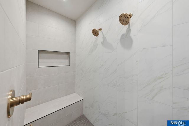 4300 Sundrop Court, Lincoln, NE 68516