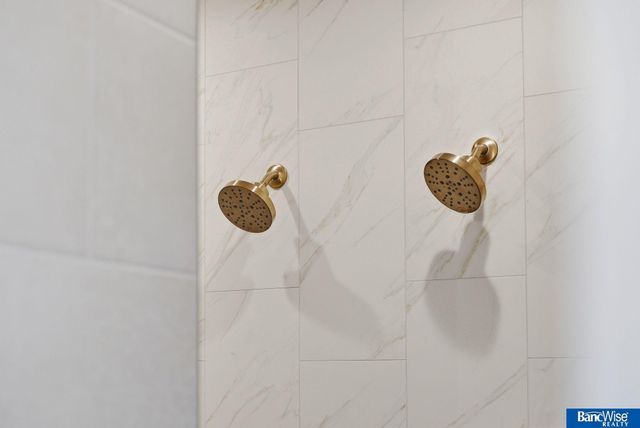 4300 Sundrop Court, Lincoln, NE 68516