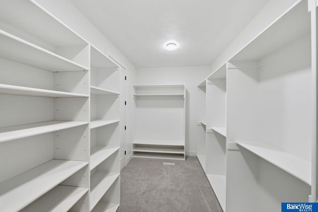 4300 Sundrop Court, Lincoln, NE 68516