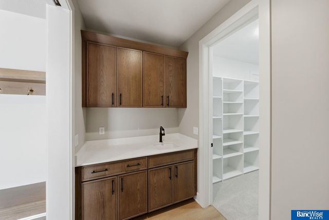 4300 Sundrop Court, Lincoln, NE 68516