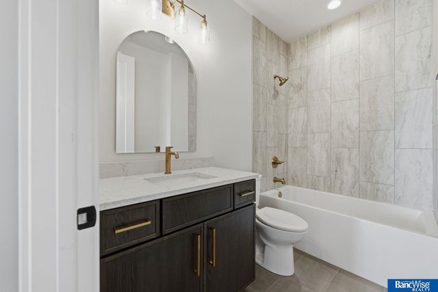 4300 Sundrop Court, Lincoln, NE 68516