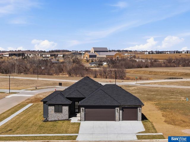 4300 Sundrop Court, Lincoln, NE 68516