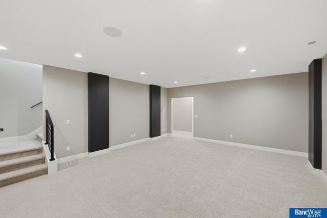 4300 Sundrop Court, Lincoln, NE 68516