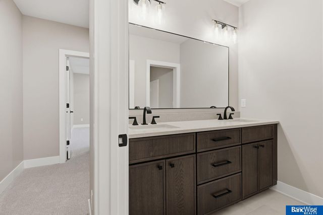 4300 Sundrop Court, Lincoln, NE 68516