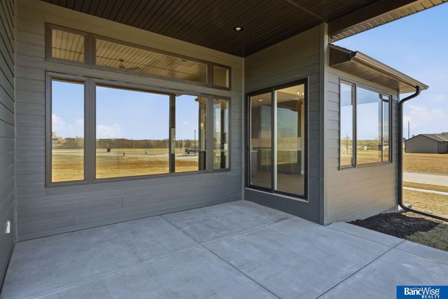 4300 Sundrop Court, Lincoln, NE 68516