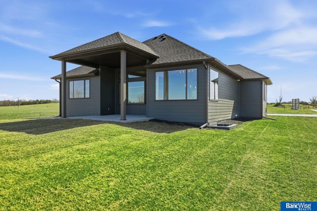 4300 Sundrop Court, Lincoln, NE 68516