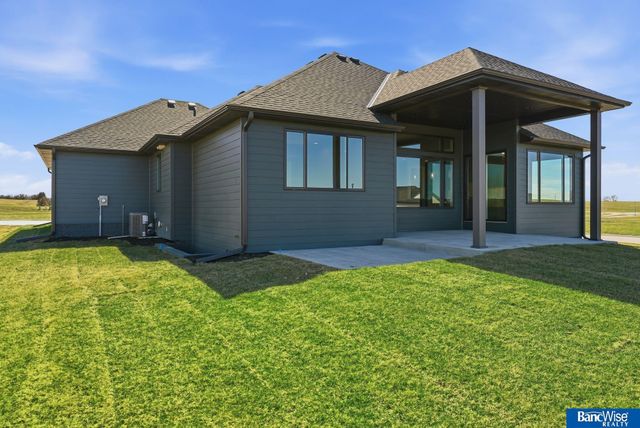 4300 Sundrop Court, Lincoln, NE 68516