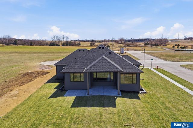 4300 Sundrop Court, Lincoln, NE 68516