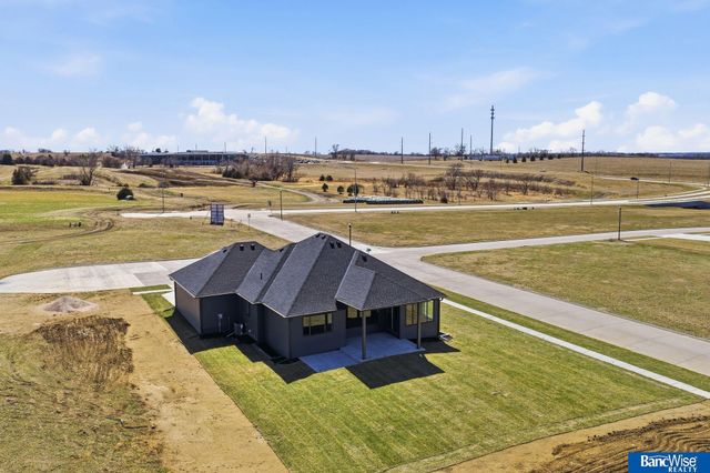 4300 Sundrop Court, Lincoln, NE 68516