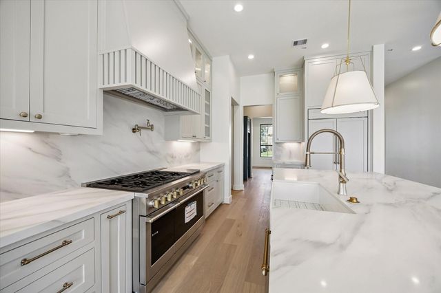 1414 Du Barry Lane, Houston, TX 77018