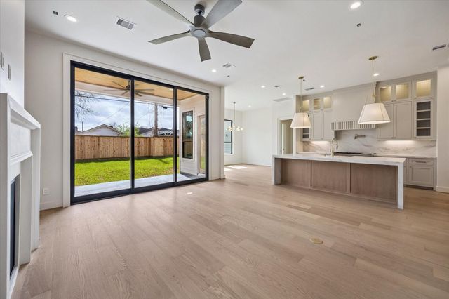 1414 Du Barry Lane, Houston, TX 77018
