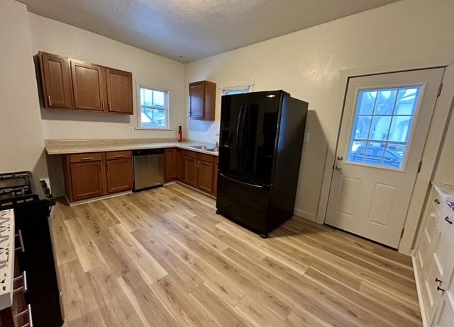 402 W 14TH AVENUE, Oshkosh, WI 54902