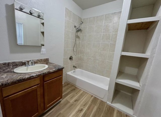 402 W 14TH AVENUE, Oshkosh, WI 54902