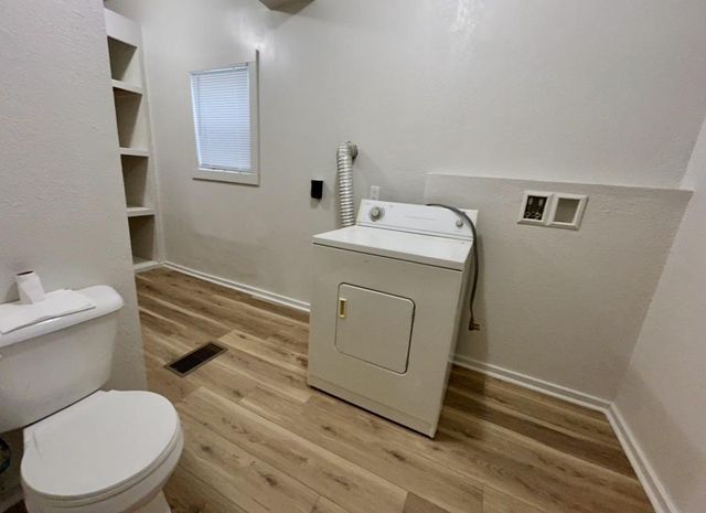 402 W 14TH AVENUE, Oshkosh, WI 54902