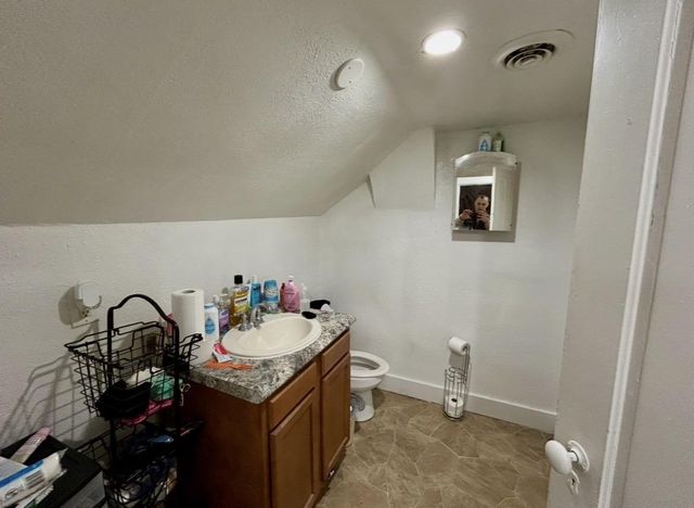 402 W 14TH AVENUE, Oshkosh, WI 54902