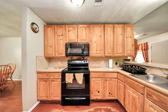 121 Elendor Drive, Cleveland, TX 77328