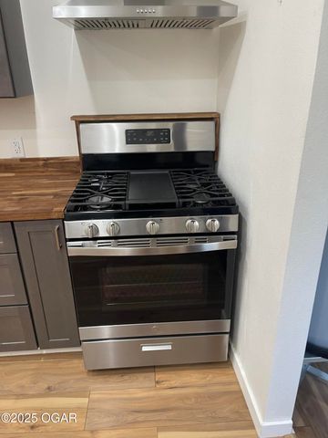 1619 S Murphy Avenue, Joplin, MO 64804