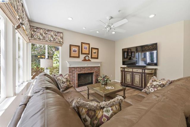 1011 Wynn Cir, Livermore, CA 94550