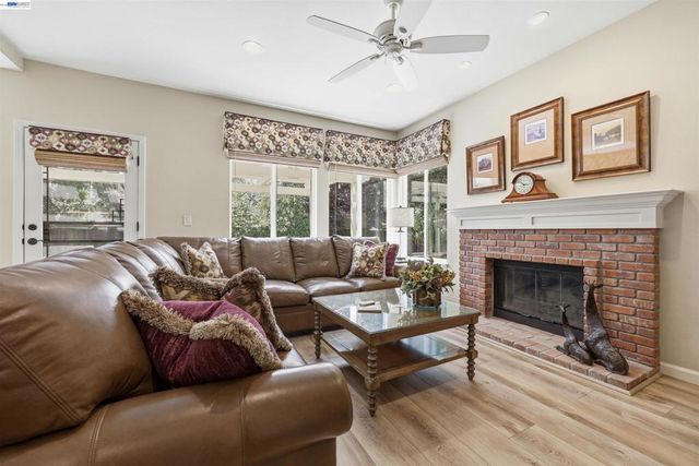 1011 Wynn Cir, Livermore, CA 94550