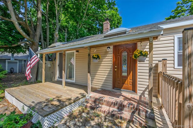 3 Laurel Road W, Mastic Beach, NY 11951