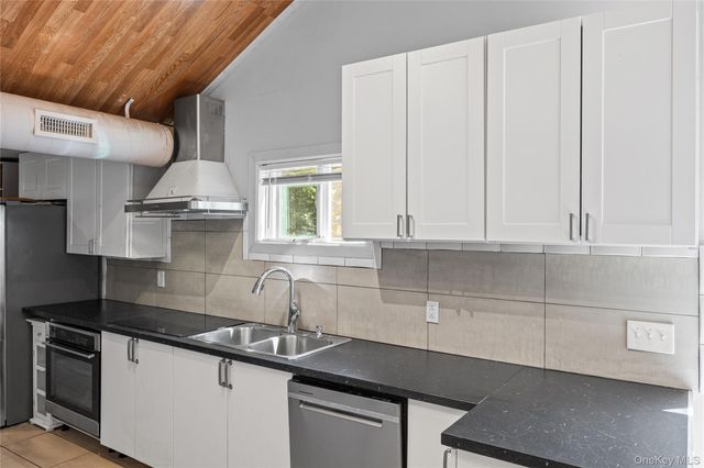 3 Laurel Road W, Mastic Beach, NY 11951