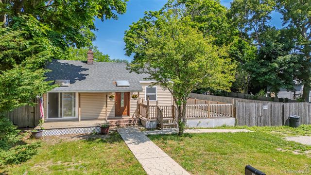 3 Laurel Road W, Mastic Beach, NY 11951