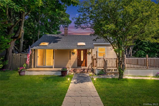 3 Laurel Road W, Mastic Beach, NY 11951