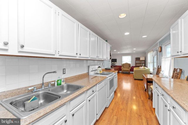 49 SEYFRIED AVE, Nazareth, PA 18064