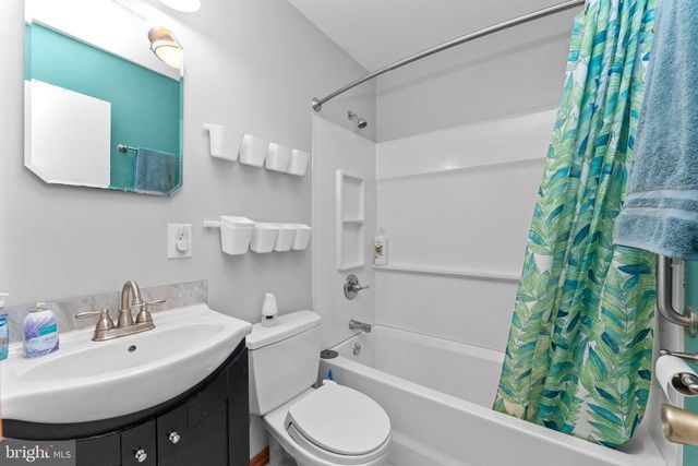 49 SEYFRIED AVE, Nazareth, PA 18064