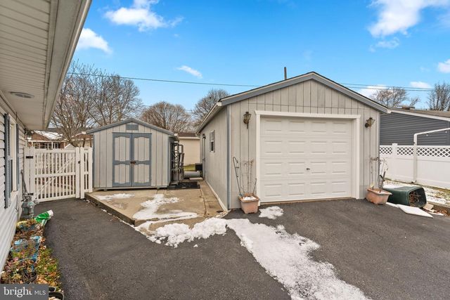 49 SEYFRIED AVE, Nazareth, PA 18064