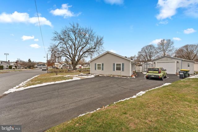 49 SEYFRIED AVE, Nazareth, PA 18064