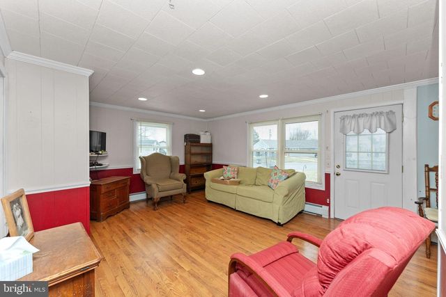 49 SEYFRIED AVE, Nazareth, PA 18064