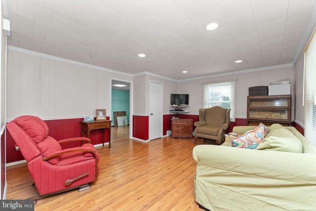 49 SEYFRIED AVE, Nazareth, PA 18064