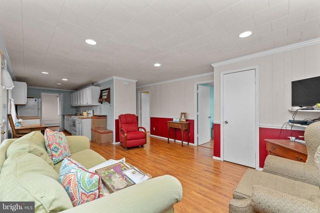 49 SEYFRIED AVE, Nazareth, PA 18064