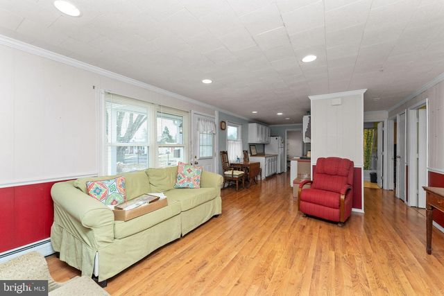 49 SEYFRIED AVE, Nazareth, PA 18064