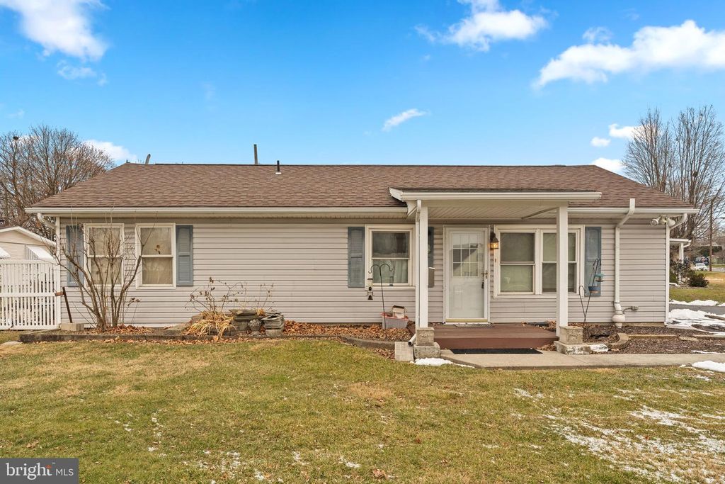 49 SEYFRIED AVE, Nazareth, PA 18064