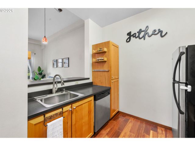 701 COLUMBIA St 105, Vancouver, WA 98660