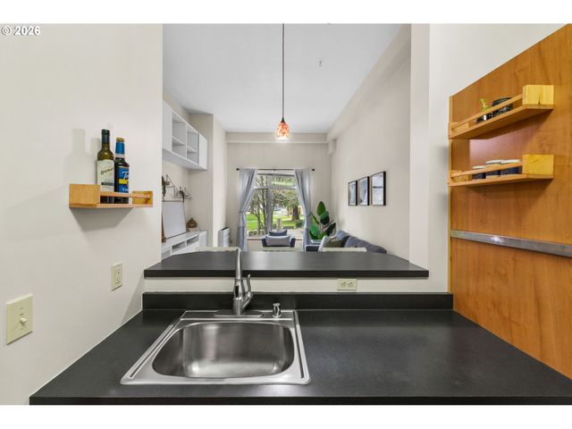 701 COLUMBIA St 105, Vancouver, WA 98660