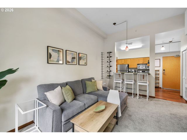 701 COLUMBIA St 105, Vancouver, WA 98660