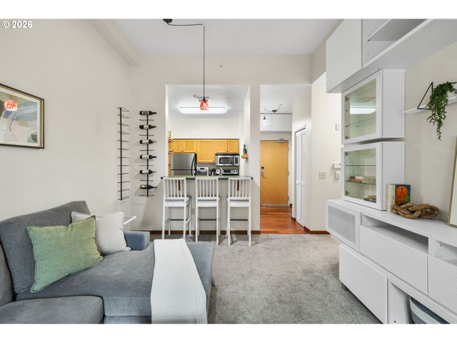 701 COLUMBIA St 105, Vancouver, WA 98660