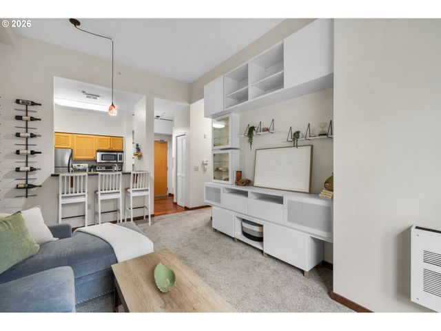 701 COLUMBIA St 105, Vancouver, WA 98660